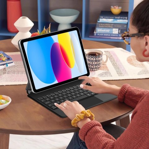 Etui Tech-Protect Smartcase Magnetic z klawiaturą na iPad 10.9" 2022 / iPad 11" 2025 - czarne Etui Tech-Protect Smartcase Magnetic z klawiaturą na iPad 10.9" 2022 / iPad 11" 2025 - czarne