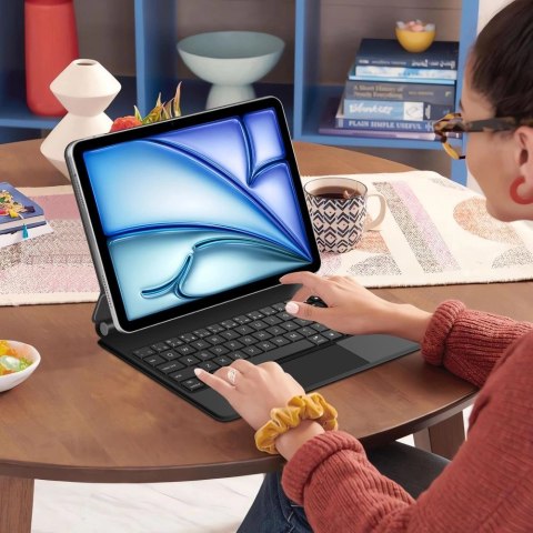 Etui Tech-Protect Smartcase Magnetic z klawiaturą na iPad Air 10.9" 2020 / 2022 / iPad Air 11" 2024 / 2025 - czarne Etui Tech-Protect Smartcase Magnetic z klawiaturą na iPad Air 10.9" 2020 / 2022 / iPad Air 11" 2024 / 2025 - czarne