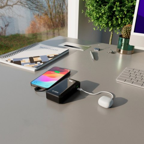 Powerbank SBS 10000 mAh 20W z wbudowanym kablem USB-C i wyświetlaczem cyfrowym - czarny