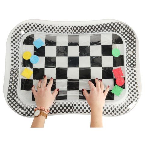 Mata wodna sensoryczna dmuchana dla niemowląt czarno-biała szachownica XXL 65x50 cm Mata wodna sensoryczna dmuchana dla niemowląt czarno-biała szachownica XXL 65x50 cm