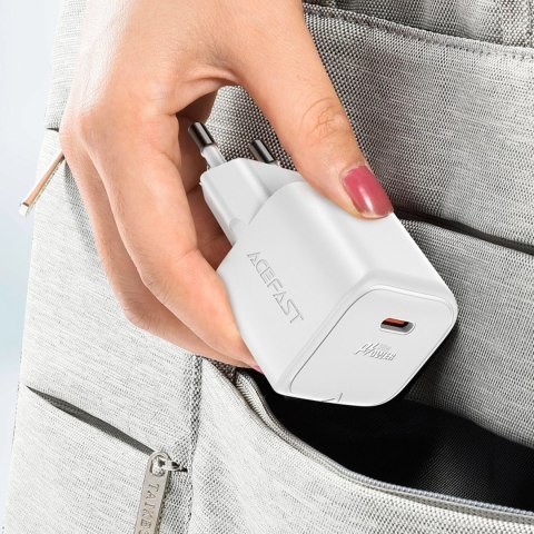 Ładowarka sieciowa Acefast A77 Mini PD 30W GaN + kabel USB-C - biała Ładowarka sieciowa Acefast A77 Mini PD 30W GaN + kabel USB-C - biała