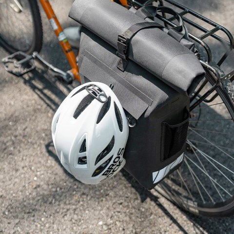 Sakwa rowerowa Rockbros z funkcją plecaka, wodoodporna, z zaczepem na kask 18l - czarna