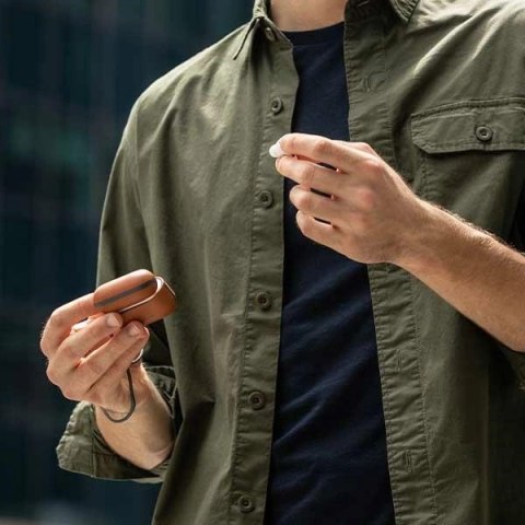 Etui UNIQ Terra Genuine Leather na AirPods Pro 2 - brązowe Etui UNIQ Terra Genuine Leather na AirPods Pro 2 - brązowe