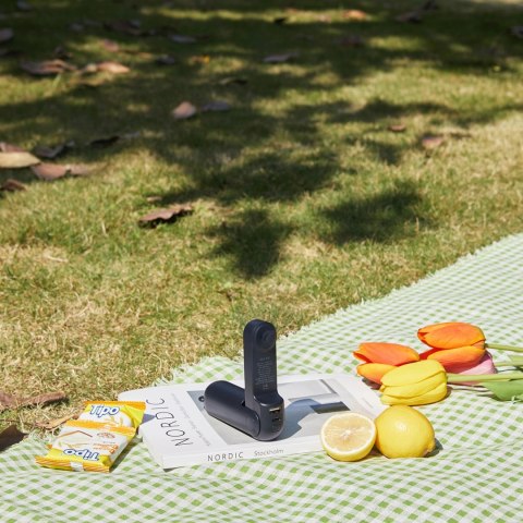 Mini wentylator Jisulife Handheld Fan Life8 przenośny wiatraczek USB z funkcją powerbanka 2000mAh i latarką - niebieski Mini wentylator Jisulife Handheld Fan Life8 przenośny wiatraczek USB z funkcją powerbanka 2000mAh i latarką - niebieski
