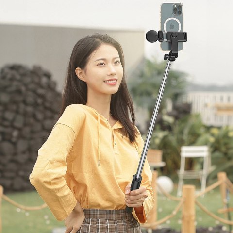 Selfie stick WH1YXS teleskopowy tripod 1m z okrągłą lampą i uchwytem na telefon - czarny Selfie stick WH1YXS teleskopowy tripod 1m z okrągłą lampą i uchwytem na telefon - czarny