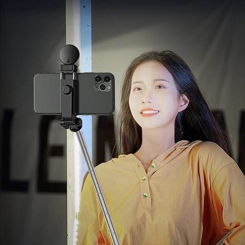 Selfie stick WH1YXS teleskopowy tripod 1m z okrągłą lampą i uchwytem na telefon - czarny Selfie stick WH1YXS teleskopowy tripod 1m z okrągłą lampą i uchwytem na telefon - czarny