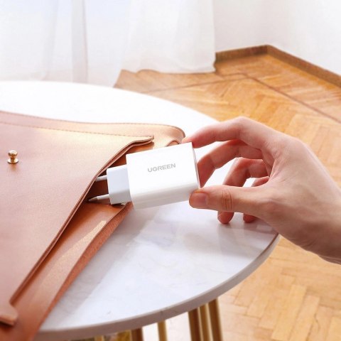 Ugreen szybka ładowarka sieciowa USB Typ C Power Delivery 30 W Quick Charge 4.0 biały (70161) Ugreen szybka ładowarka sieciowa USB Typ C Power Delivery 30 W Quick Charge 4.0 biały (70161)
