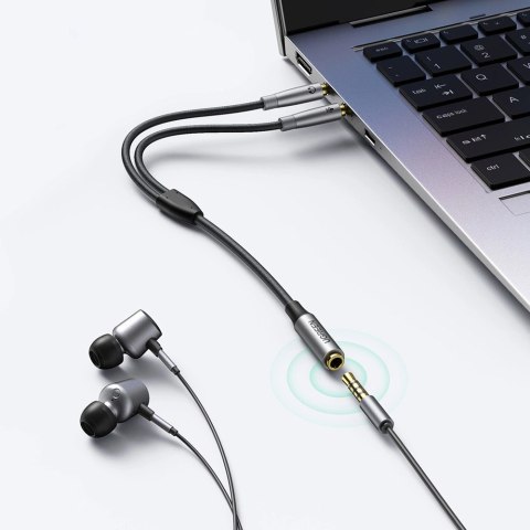 Ugreen kabel rozdzielacz AUX 3,5 mm mini jack (żeński) - 2x 3,5 mm mini jack (męski - mikrofon i słuchawki) srebrny (AV193 50255 Ugreen kabel rozdzielacz AUX 3,5 mm mini jack (żeński) - 2x 3,5 mm mini jack (męski - mikrofon i słuchawki) srebrny (AV193 50255