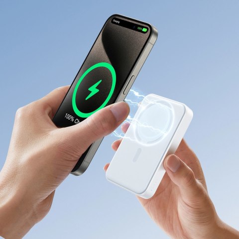 Powerbank Joyroom JR-W020 20W 10000mAh MagSafe + kabel USB-C - USB-C 0.25m - biały Powerbank Joyroom JR-W020 20W 10000mAh MagSafe + kabel USB-C - USB-C 0.25m - biały