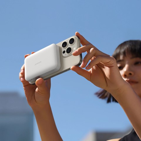 Powerbank Joyroom JR-W020 20W 10000mAh MagSafe + kabel USB-C - USB-C 0.25m - biały Powerbank Joyroom JR-W020 20W 10000mAh MagSafe + kabel USB-C - USB-C 0.25m - biały