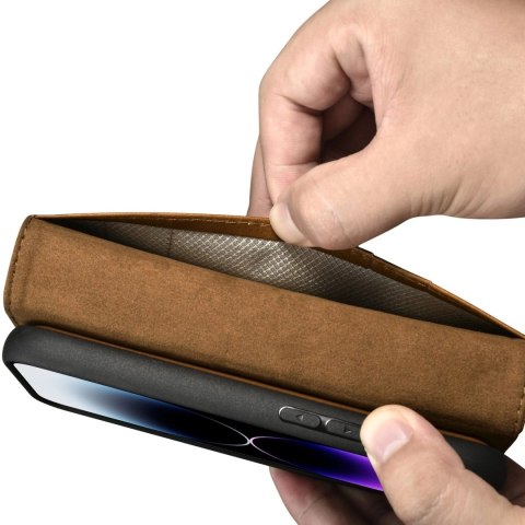 ICarer Oil Wax Wallet Case 2in1 etui iPhone 14 Pro Max skórzany pokrowiec z klapką Anti-RFID brązowy (WMI14220724-TN) ICarer Oil Wax Wallet Case 2in1 etui iPhone 14 Pro Max skórzany pokrowiec z klapką Anti-RFID brązowy (WMI14220724-TN)