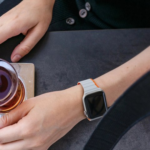 Magnetyczny pasek Apple Watch SE, 9, 8, 7, 6, 5, 4, 3, 2, 1 (41, 40, 38 mm) Dux Ducis Strap (LD Version) - szaro-pomarańczowy Magnetyczny pasek Apple Watch SE, 9, 8, 7, 6, 5, 4, 3, 2, 1 (41, 40, 38 mm) Dux Ducis Strap (LD Version) - szaro-pomarańczowy
