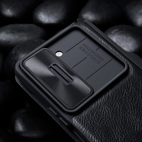 Skórzane etui z klapką i osłoną aparatu do Samsung Galaxy Z Fold 5 Nillkin Qin Leather Pro - czarne Skórzane etui z klapką i osłoną aparatu do Samsung Galaxy Z Fold 5 Nillkin Qin Leather Pro - czarne