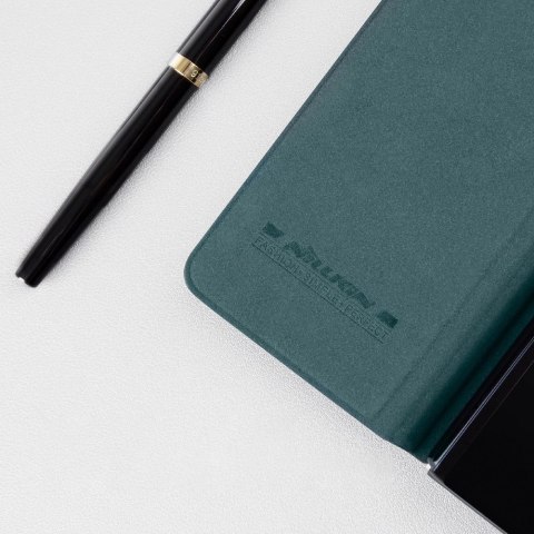 Skórzane etui z klapką i osłoną aparatu do Samsung Galaxy Z Fold 5 Nillkin Qin Leather Pro - czarne Skórzane etui z klapką i osłoną aparatu do Samsung Galaxy Z Fold 5 Nillkin Qin Leather Pro - czarne