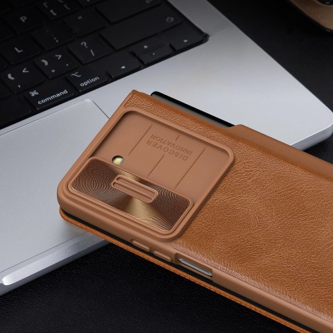 Skórzane etui z klapką i osłoną aparatu do Samsung Galaxy Z Fold 5 Nillkin Qin Leather Pro - czarne Skórzane etui z klapką i osłoną aparatu do Samsung Galaxy Z Fold 5 Nillkin Qin Leather Pro - czarne