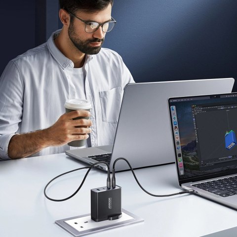 Ładowarka GaN UK Joyroom JR-TCG05UK 140W 3x USB-C USB-A + kabel USB-C / USB-C 240W 1.2m Ładowarka GaN UK Joyroom JR-TCG05UK 140W 3x USB-C USB-A + kabel USB-C / USB-C 240W 1.2m