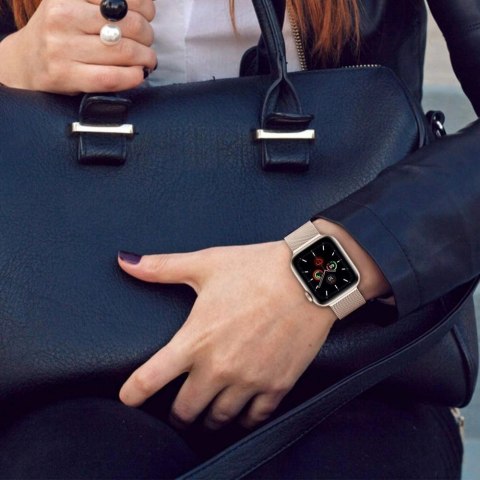 Pasek Tech-Protect MilaneseBand na Apple Watch 4 / 5 / 6 / 7 / 8 / 9 / SE (38/40/41 mm) - czarny Pasek Tech-Protect MilaneseBand na Apple Watch 4 / 5 / 6 / 7 / 8 / 9 / SE (38/40/41 mm) - czarny