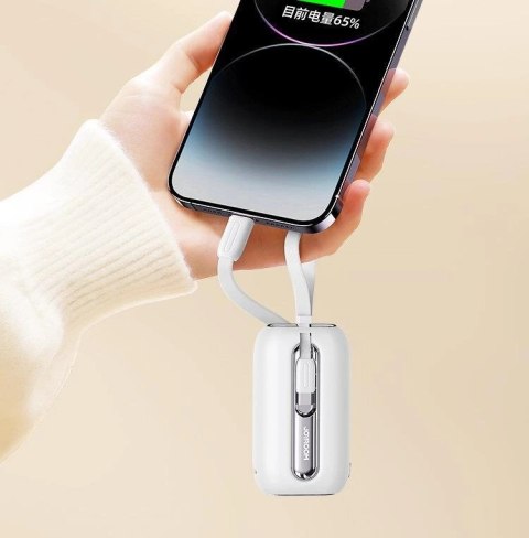 Joyroom mini powerbank 10000mAh Colorful Series 22.5W z 2 wbudowanymi kablami USB C i Lightning biały (JR-L012) Joyroom mini powerbank 10000mAh Colorful Series 22.5W z 2 wbudowanymi kablami USB C i Lightning biały (JR-L012)