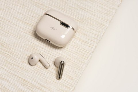 ART słuchawki bezprzewodowe bluetooth TWS + stacja dokująca ze złączem Typ C AP-TW-B4W białe ART słuchawki bezprzewodowe bluetooth TWS + stacja dokująca ze złączem Typ C AP-TW-B4W białe