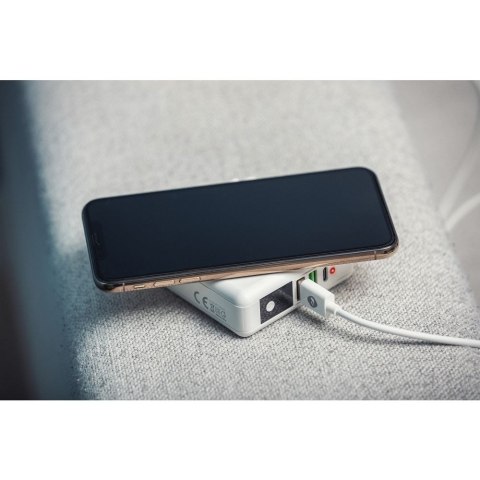 Wielofunkcyjna ładowarka Forcell F-Energy 4w1 2 x USB A + USB C 15W + power bank 8000mAh + ładowanie bezprzewodowe biała Wielofunkcyjna ładowarka Forcell F-Energy 4w1 2 x USB A + USB C 15W + power bank 8000mAh + ładowanie bezprzewodowe biała