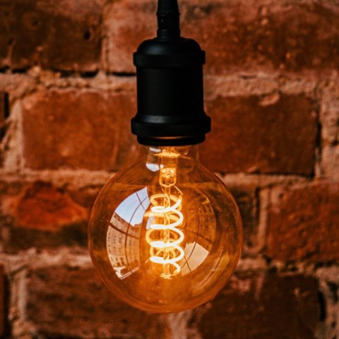 Żarówka LED Filament E27 G95 4W 230V 2000K 250lm SF złota Forever Light Żarówka LED Filament E27 G95 4W 230V 2000K 250lm SF złota Forever Light