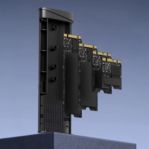 Obudowa na dysk Ugreen CM767 M.2 NVMe PCIe SSD - srebrna Obudowa na dysk Ugreen CM767 M.2 NVMe PCIe SSD - srebrna