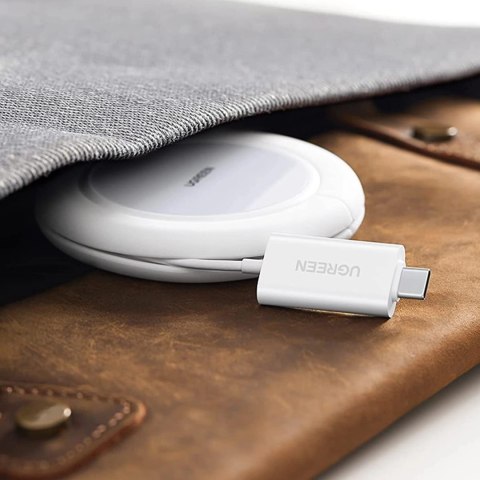 Ładowarka Ugreen CD245 40123 bezprzewodowa Qi / MagSafe 15W z kablem USB-C - biała Ładowarka Ugreen CD245 40123 bezprzewodowa Qi / MagSafe 15W z kablem USB-C - biała