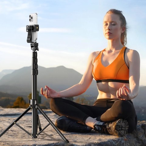Selfie stick Ugreen LP680 ze stojakiem i pilotem Bluetooth 1.8m - czarny