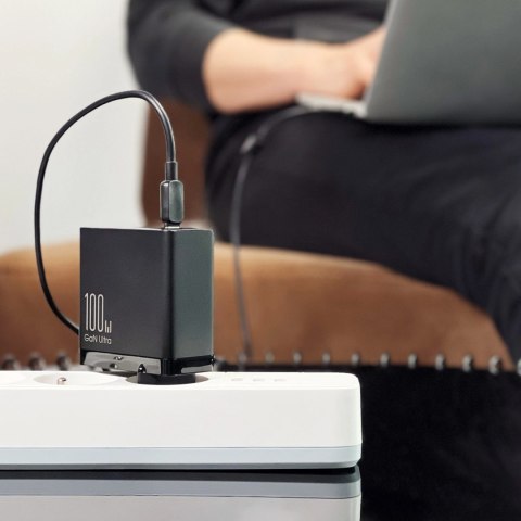 Ładowarka GaN Joyroom JR-TCG04EU 100W 3x USB-C USB-A + kabel USB-C / USB-C 100W - czarna Ładowarka GaN Joyroom JR-TCG04EU 100W 3x USB-C USB-A + kabel USB-C / USB-C 100W - czarna