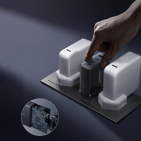 Ładowarka GaN UK Joyroom JR-TCG05UK 140W 3x USB-C USB-A + kabel USB-C / USB-C 240W 1.2m Ładowarka GaN UK Joyroom JR-TCG05UK 140W 3x USB-C USB-A + kabel USB-C / USB-C 240W 1.2m