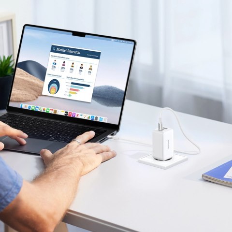 Szybka ładowarka sieciowa GaN Ugreen CD244 65W USB-A / 2x USB-C - biała Szybka ładowarka sieciowa GaN Ugreen CD244 65W USB-A / 2x USB-C - biała