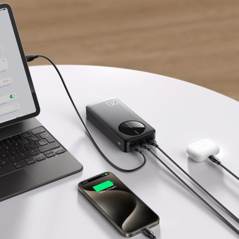 Powerbank Joyroom JR-PBF14 20000mAh 2.4A 2x USB-A 1x USB-C - czarny Powerbank Joyroom JR-PBF14 20000mAh 2.4A 2x USB-A 1x USB-C - czarny