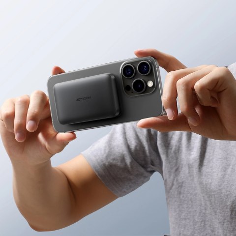 Powerbank Joyroom JR-W020 Mini 5000mAh USB-A USB-C indukcyjny 20W - czarny + kabel USB-C / USB-C Powerbank Joyroom JR-W020 Mini 5000mAh USB-A USB-C indukcyjny 20W - czarny + kabel USB-C / USB-C