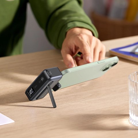 Powerbank Ugreen PB503 5000mAh z portem USB-C i zintegrowanym złączem USB-C - szary Powerbank Ugreen PB503 5000mAh z portem USB-C i zintegrowanym złączem USB-C - szary