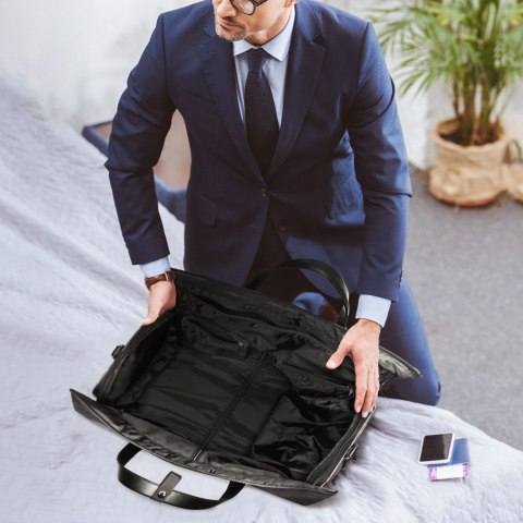 Torba podróżna Wozinsky Premium na garnitur z kieszenią na mokre rzeczy (45 l) - czarna